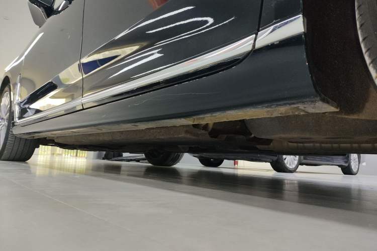Used Hongqi H9 2023 2.0T Smart Connect Flagship Edition Left Side Sill