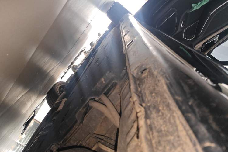 Used Hongqi H9 2023 2.0T Smart Connect Flagship Edition Left Side Sill