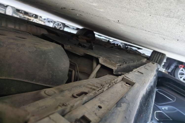 Used Hongqi H9 2023 2.0T Smart Connect Flagship Edition Left Side Sill