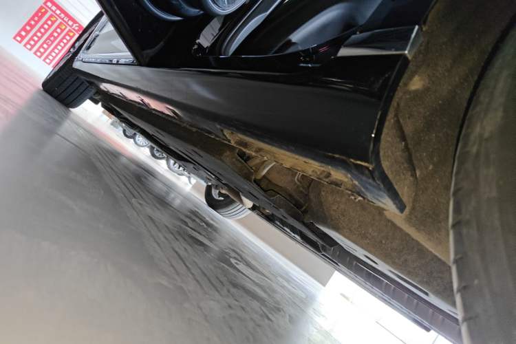 Used Hongqi H9 2023 2.0T Smart Connect Flagship Edition Left Side Sill