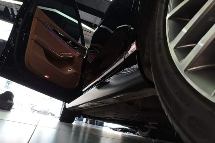 Used Hongqi H9 2023 2.0T Smart Connect Flagship Edition Left Side Sill