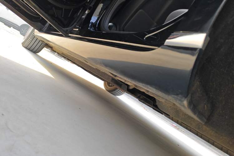 Used Hongqi H9 2023 2.0T Smart Connect Flagship Edition Left Side Sill
