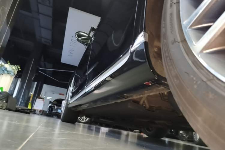 Used Hongqi H9 2023 2.0T Smart Connect Flagship Edition Left Side Sill
