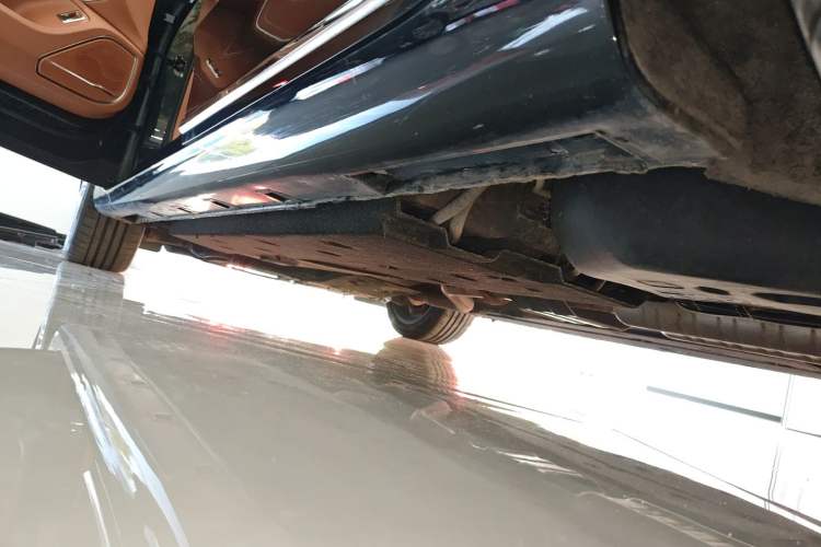 Used Hongqi H9 2023 2.0T Smart Connect Flagship Edition Left Side Sill