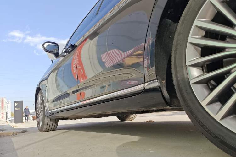 Used Hongqi H9 2023 2.0T Smart Connect Flagship Edition Left Side Sill