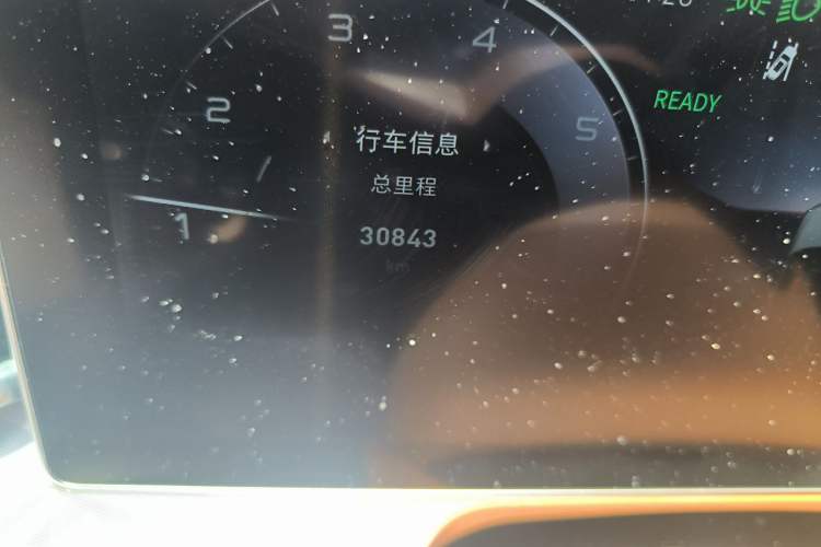 Used Hongqi H9 2023 2.0T Smart Connect Flagship Edition Odometer Close Up