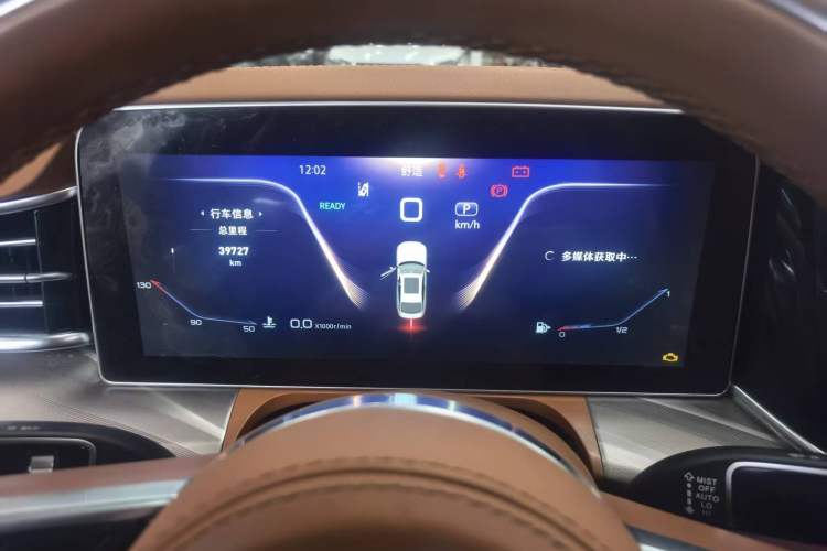 Used Hongqi H9 2023 2.0T Smart Connect Flagship Edition Odometer Close Up