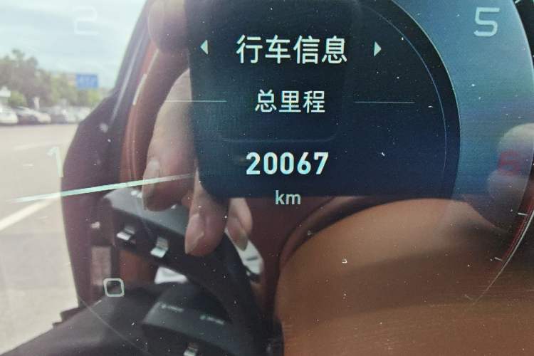 Used Hongqi H9 2023 2.0T Smart Connect Flagship Edition Odometer Close Up