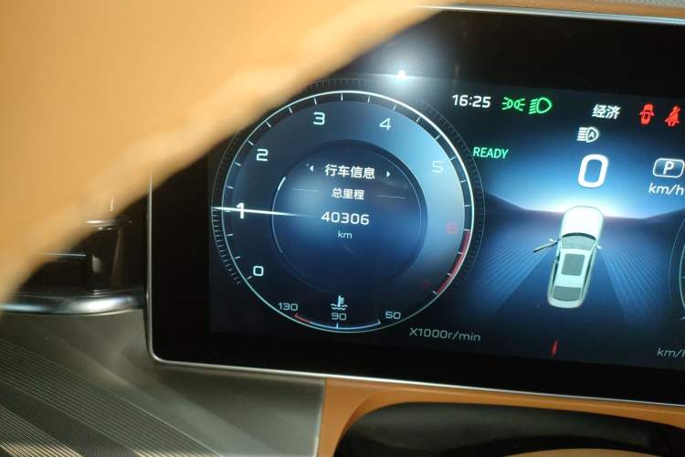 Used Hongqi H9 2023 2.0T Smart Connect Flagship Edition Odometer Close Up
