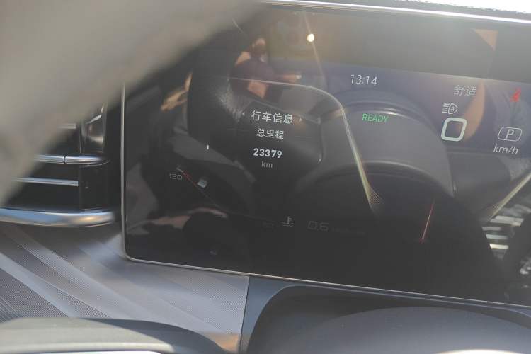 Used Hongqi H9 2023 2.0T Smart Connect Flagship Edition Odometer Close Up