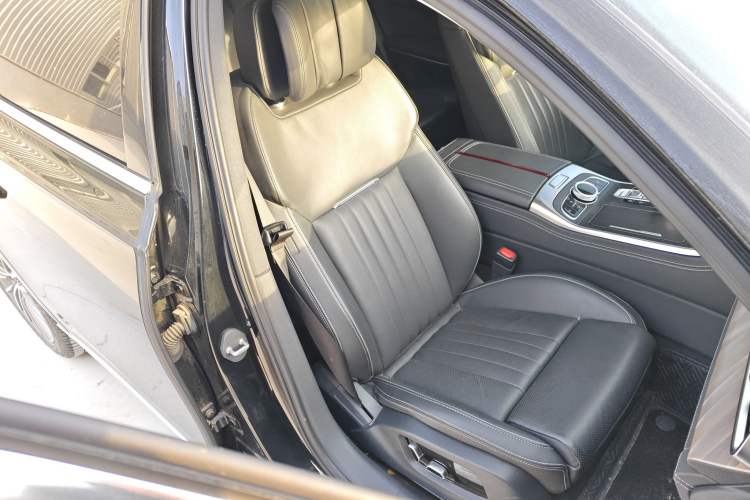 Used Hongqi H9 2023 2.0T Smart Connect Flagship Edition Right Front Seat