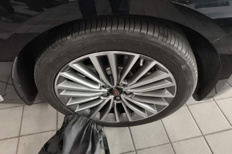 Used Hongqi H9 2023 2.0T Smart Connect Flagship Edition Right Front Wheel Hub