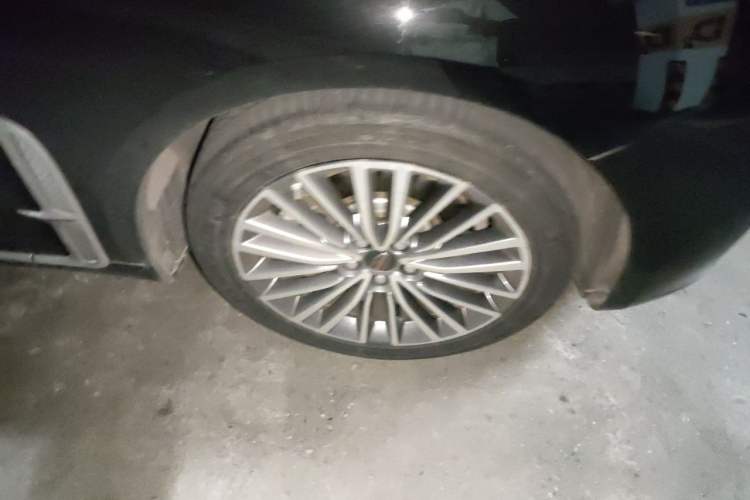 Used Hongqi H9 2023 2.0T Smart Connect Flagship Edition Right Front Wheel Hub