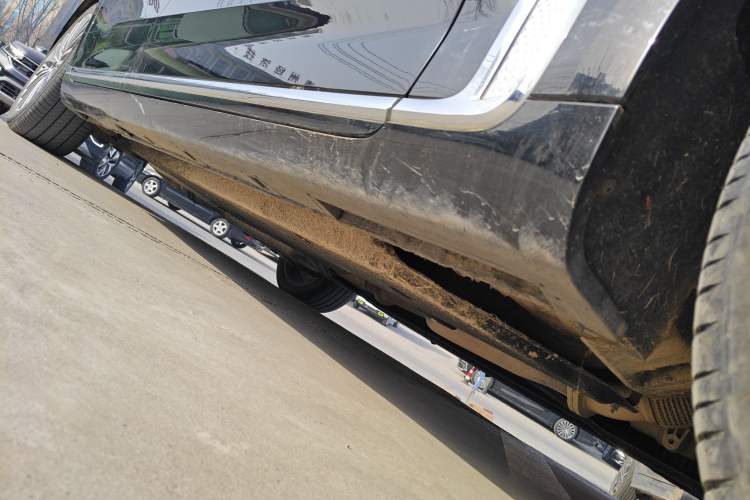 Used Hongqi H9 2023 2.0T Smart Connect Flagship Edition Right Side Sill