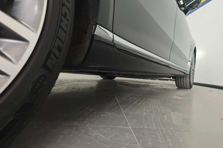 Used Hongqi H9 2023 2.0T Smart Connect Flagship Edition Right Side Sill