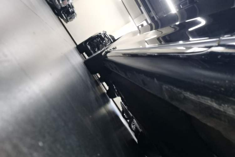 Used Hongqi H9 2023 2.0T Smart Connect Flagship Edition Right Side Sill