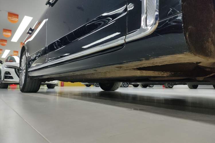 Used Hongqi H9 2023 2.0T Smart Connect Flagship Edition Right Side Sill