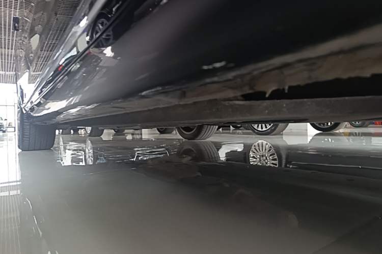Used Hongqi H9 2023 2.0T Smart Connect Flagship Edition Right Side Sill