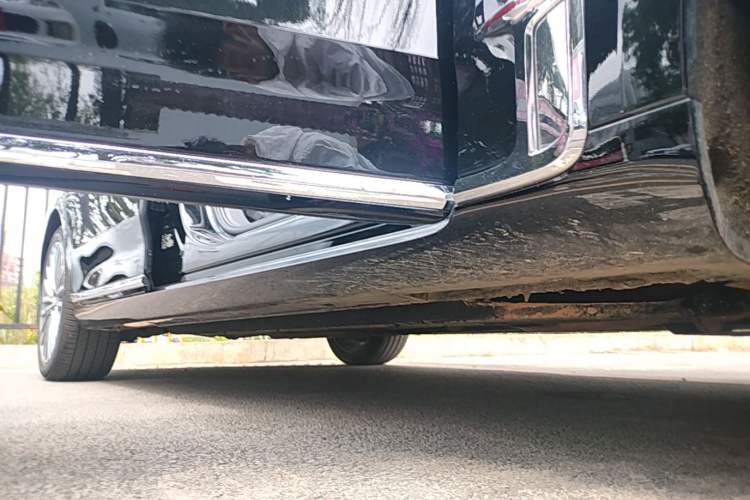 Used Hongqi H9 2023 2.0T Smart Connect Flagship Edition Right Side Sill
