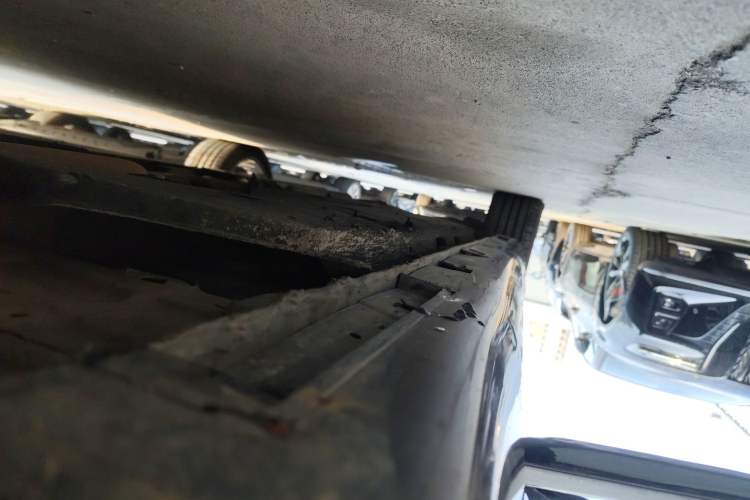 Used Hongqi H9 2023 2.0T Smart Connect Flagship Edition Right Side Sill