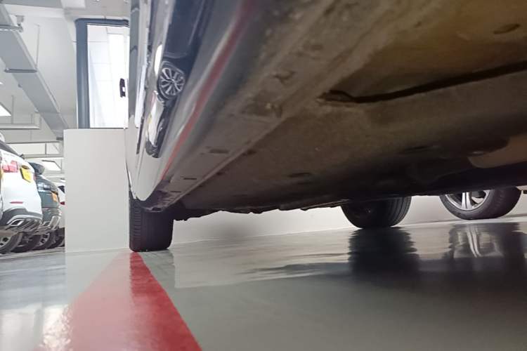 Used Hongqi H9 2023 2.0T Smart Connect Flagship Edition Right Side Sill