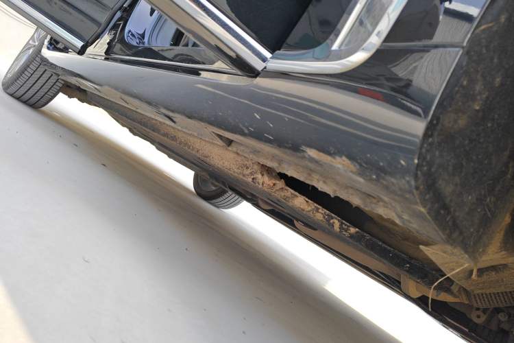 Used Hongqi H9 2023 2.0T Smart Connect Flagship Edition Right Side Sill