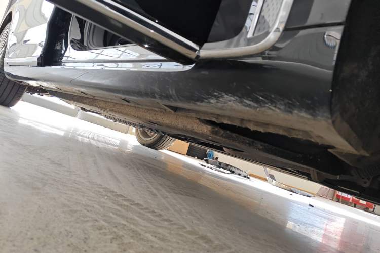 Used Hongqi H9 2023 2.0T Smart Connect Flagship Edition Right Side Sill