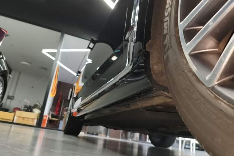 Used Hongqi H9 2023 2.0T Smart Connect Flagship Edition Right Side Sill