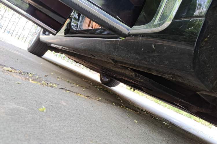 Used Hongqi H9 2023 2.0T Smart Connect Flagship Edition Right Side Sill