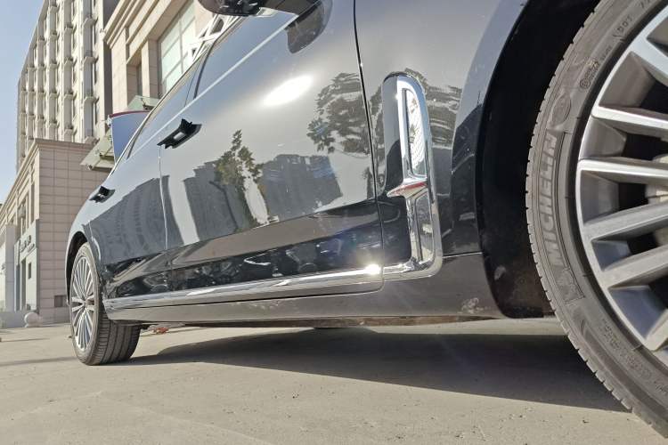 Used Hongqi H9 2023 2.0T Smart Connect Flagship Edition Right Side Sill