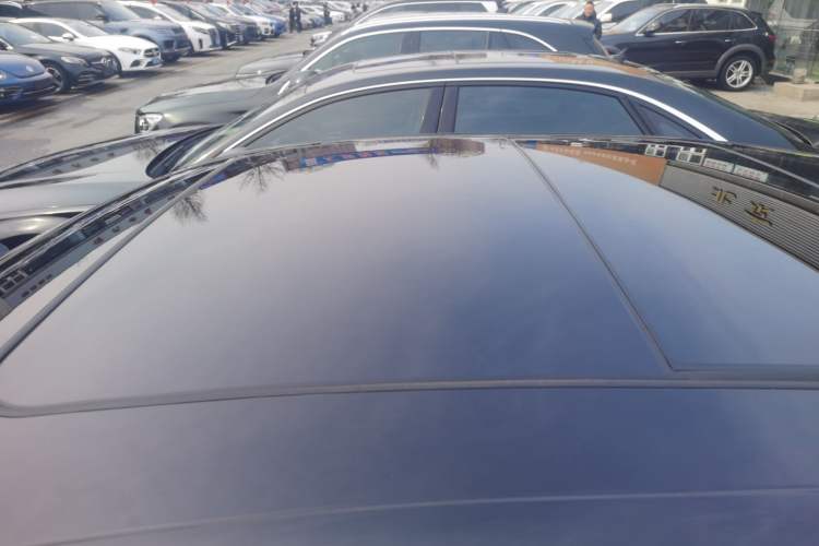Used Hongqi H9 2023 2.0T Smart Connect Flagship Edition Roof