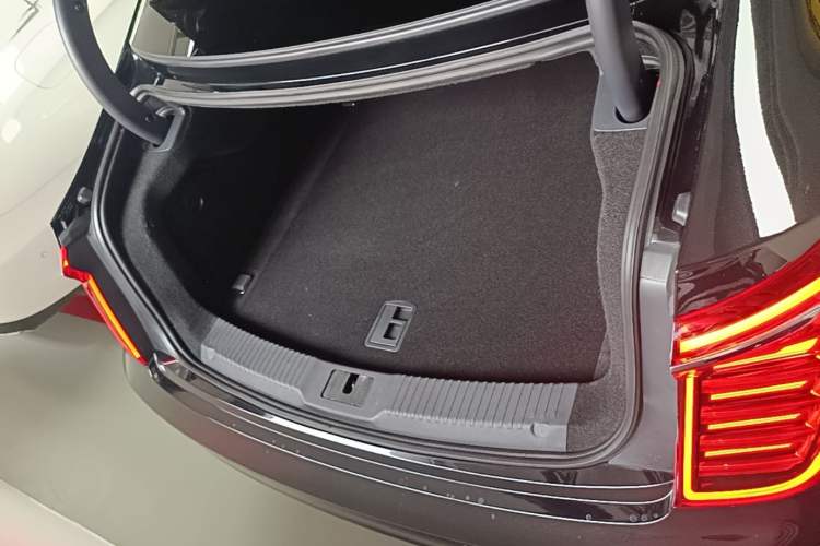 Used Hongqi H9 2023 2.0T Smart Connect Flagship Edition Trunk