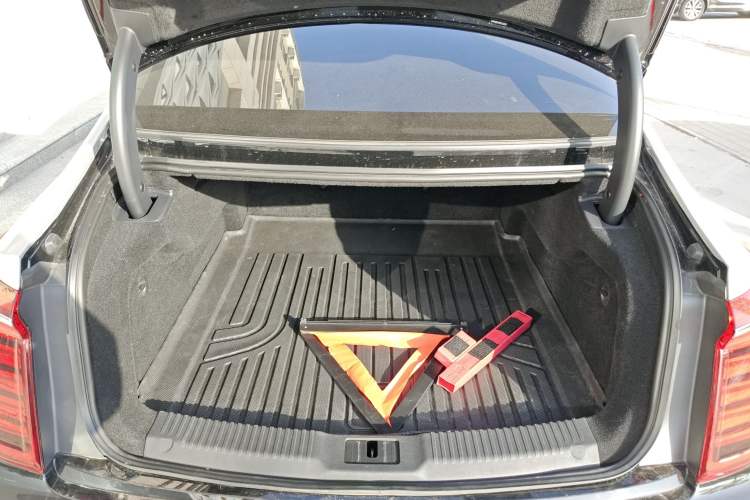 Used Hongqi H9 2023 2.0T Smart Connect Flagship Edition Trunk