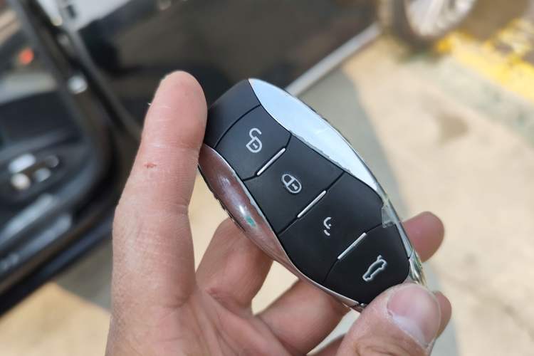 Used Hongqi H9 2023 2.0T Smart Connect Flagship Edition Vehicle Key