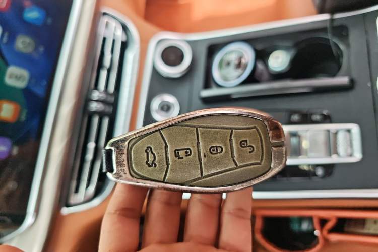 Used Hongqi H9 2023 2.0T Smart Connect Flagship Edition Vehicle Key