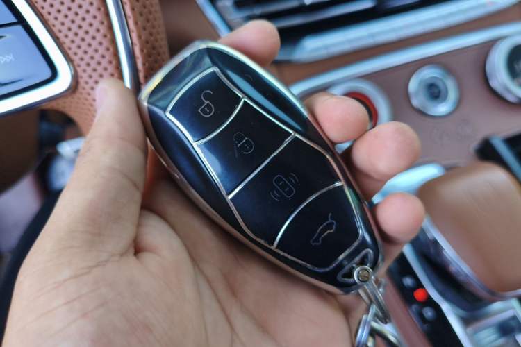 Used Hongqi H9 2023 2.0T Smart Connect Flagship Edition Vehicle Key