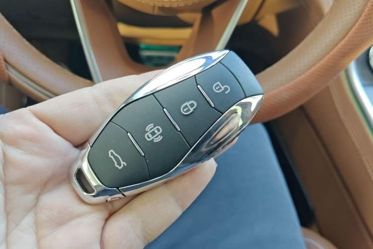 Used Hongqi H9 2023 2.0T Smart Connect Flagship Edition Vehicle Key