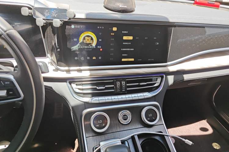 Used Hongqi H9 2023 2.0T Smart Connect Flagship Edition Audio And AC Panel