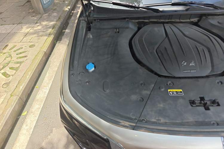 Used Hongqi H9 2023 2.0T Smart Connect Flagship Edition Engine Bay Right