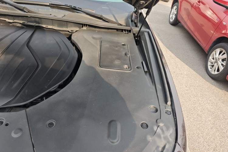Used Hongqi H9 2023 2.0T Smart Connect Flagship Edition Engine Bay Left