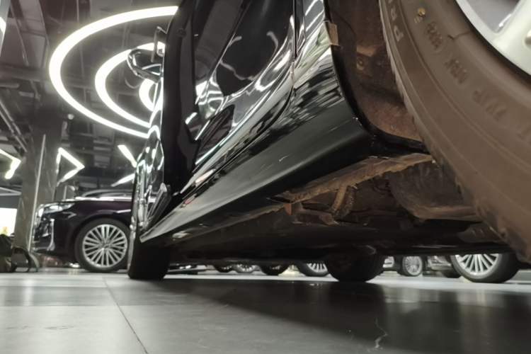 Used Hongqi H9 2023 2.0T Smart Connect Flagship Edition Left Side Sill