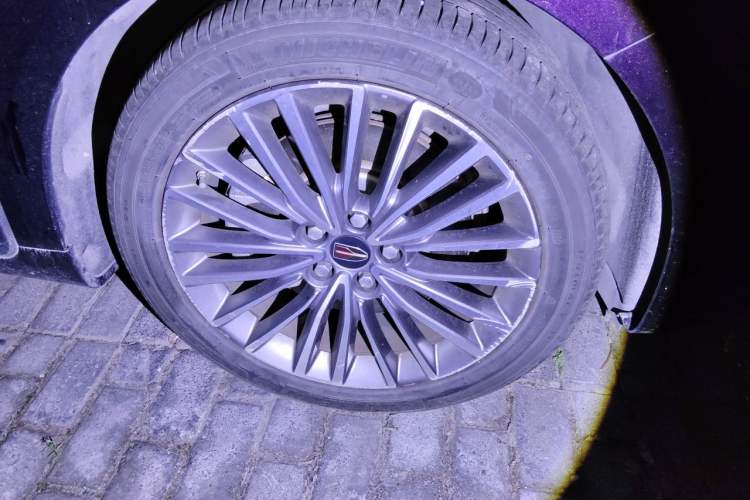 Used Hongqi H9 2023 2.0T Smart Connect Flagship Edition Right Front Wheel Hub