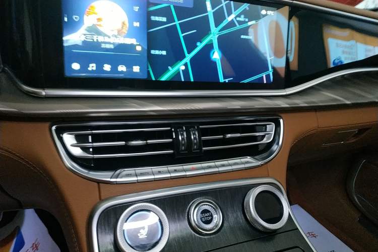 Used Hongqi H9 2023 2.0T Smart Connect Flagship Edition Audio And AC Panel