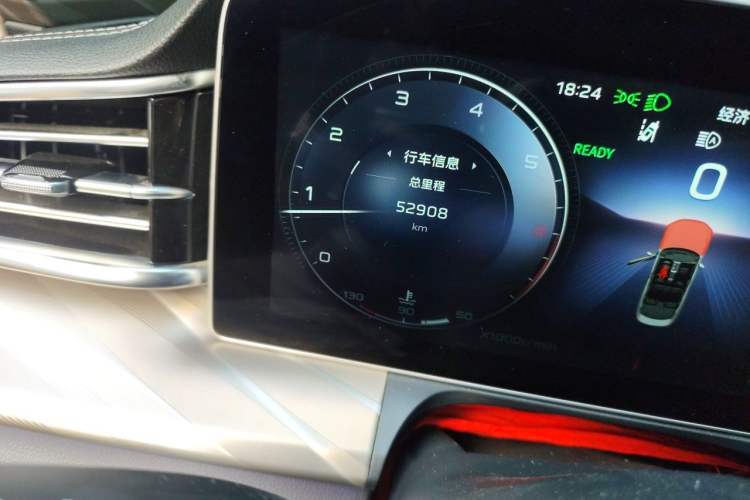 Used Hongqi H9 2023 2.0T Smart Connect Flagship Edition Odometer Close Up