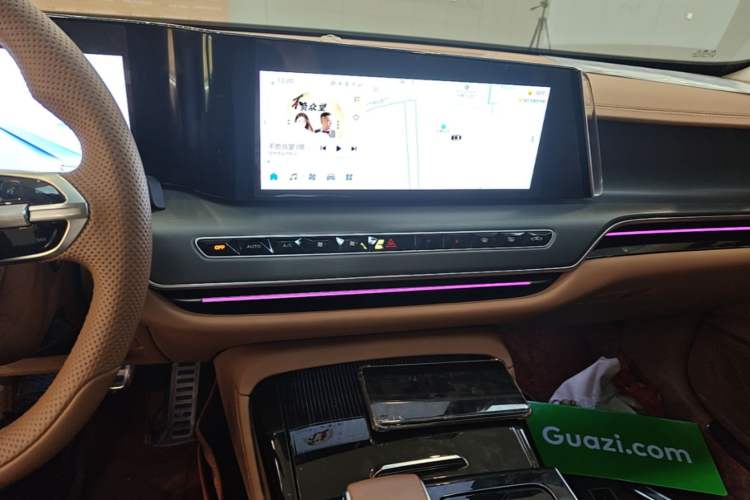 Used Hongqi H9 2024 2.0T Qixiang Private Style Edition Audio And AC Panel