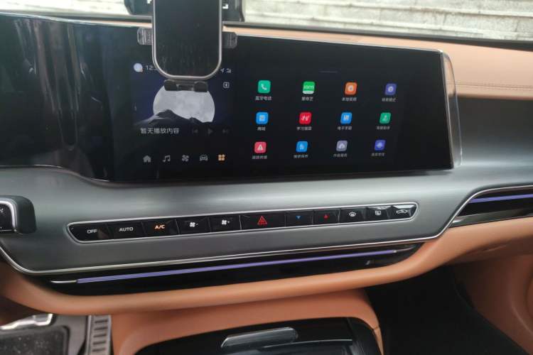 Used Hongqi H9 2024 2.0T Qixiang Private Style Edition Audio And AC Panel