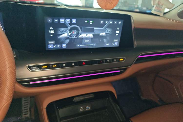 Used Hongqi H9 2024 2.0T Qixiang Private Style Edition Audio And AC Panel