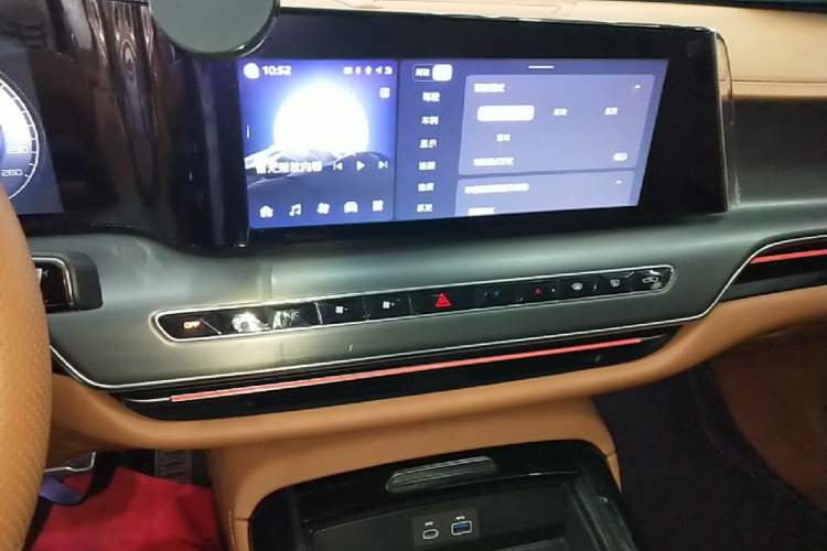 Used Hongqi H9 2024 2.0T Qixiang Private Style Edition Audio And AC Panel