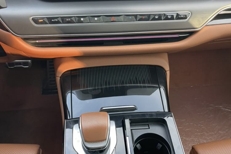 Used Hongqi H9 2024 2.0T Qichang Private Enjoyment Luxury Edition Audio And AC Panel