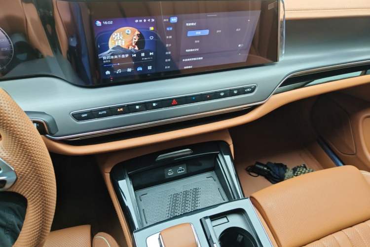 Used Hongqi H9 2024 2.0T Qixiang Private Style Edition Audio And AC Panel